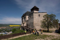 Zväčšiť fotografiu - Trenčiansky hrad sprístupnený už aj cez južné opevnenie! - 20200507_TSK_TN_066w