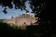 Zväčšiť fotografiu - Trenčiansky hrad už od polovice leta môžete navštíviť aj z jeho južnej strany - 20200507_TSK_TN_001w