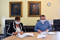 Zväčšiť fotografiu - Trenčiansky hrad zabojuje o značku európskeho kultúrneho dedičstva - TN múzeum_podpis memoranda_EHL (1)