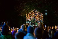 Zväčšiť fotografiu - Trenčín vo svetle reflektorov