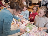 Zväčšiť fotografiu - Tvorivé dielne na zelený štvrtok prilákal do múzea desiatky návštevníkov