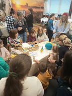 Zväčšiť fotografiu - Tvorivé dielne na zelený štvrtok prilákal do múzea desiatky návštevníkov