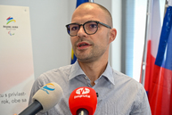 Zväčšiť fotografiu - V knižnici pribudli vzácne nepredajné knihy od bývalého prezidenta - DSC_9835