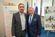 Zväčšiť fotografiu - V knižnici pribudli vzácne nepredajné knihy od bývalého prezidenta - DSC_9869