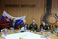 V zemianskych kostoľanoch je po ňom pomenovaná ulica i umiestnená pamätná tabuľa. druhý ročník memoriálu kapitána weinholda spojil ľudí a pripomenul odkaz snp. - IMG_1676