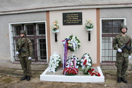 V zemianskych kostoľanoch je po ňom pomenovaná ulica i umiestnená pamätná tabuľa. druhý ročník memoriálu kapitána weinholda spojil ľudí a pripomenul odkaz snp. - IMG_8637