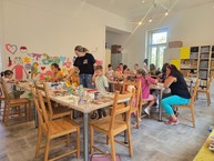 Zväčšiť fotografiu - V župnej galérii je neustále rušno
