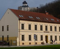 V župných knižniciach pribúdajú nové knižné tituly. trenčianskej knižnici aj nový výťah - kniznica jaselska