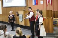 Viac ako tristo žiakov a študentov si v považskej bystrici pripomenulo 200. výročie narodenia buditeľa národnej myšlienky j. m. hurbana - IMG_5836