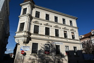 Zväčšiť fotografiu - Všetky oddelenia knižnice pod jednou strechou