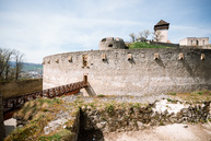 Zväčšiť fotografiu - Výstrel z trebuchetu slávnostne otvoril zrekonštruovanú južnú časť hradieb - TSK_TN hrad_trebuchet_web (10)