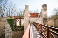 Zväčšiť fotografiu - Výstrel z trebuchetu slávnostne otvoril zrekonštruovanú južnú časť hradieb - TSK_TN hrad_trebuchet_web (19)