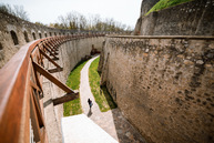 Zväčšiť fotografiu - Výstrel z trebuchetu slávnostne otvoril zrekonštruovanú južnú časť hradieb - TSK_TN hrad_trebuchet_web (56)