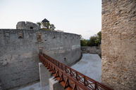 Zväčšiť fotografiu - Výstrel z trebuchetu slávnostne otvoril zrekonštruovanú južnú časť hradieb - TSK_kontrolny deň_TN hrad južné opevnenie (25)