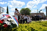 Zväčšiť fotografiu - Významného dňa pre obec drietoma sa zúčastnil aj trenčiansky župan