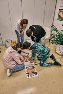 Zväčšiť fotografiu - Žiaci spojených škôl sa zahrali na paleontológov