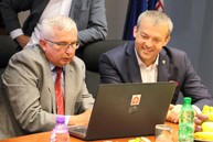 Do kraja zavítala vzácna návšteva zo švajčiarska; prezrela si župné nemocnice - IMG_5819
