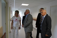 Do kraja zavítala vzácna návšteva zo švajčiarska; prezrela si župné nemocnice - IMG_6024