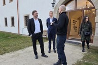 Zväčšiť fotografiu - Draškovičov kaštieľ privítal návštevu z nórskeho veľvyslanectva