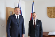Trenčiansky župan privítal na pôde úradu tsk britského veľvyslanca - IMG_2295