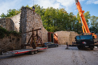 Zväčšiť fotografiu - Južnému opevneniu trenčianskeho hradu oddnes kraľuje trebuchet - TSK_trebuchet katapult (5 of 31)
