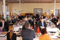 Len dva dni po schválení uznesenia k problematike transformácie regiónu hornej nitry vládou sr sa stretli priamo v novákoch členovia pracovnej skupiny - IMG_8269