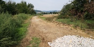 Na cyklotrase vedúcej z trenčianskeho hradu do nemšovej aktuálne sypú konštrukčné vrstvy - IMG_20190825_120154
