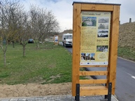 Zväčšiť fotografiu - Novú cyklotrasu lemujú infopanely - 20210407_144856