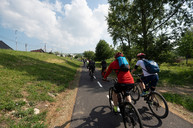 Zväčšiť fotografiu - Po novej cyklotrase sa za prvý mesiac previezlo viac ako 40 tisíc cyklistov - 20200601_TSK_cyklotrasa_043w