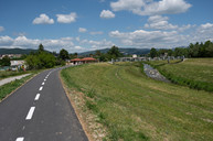 Zväčšiť fotografiu - Po novej cyklotrase sa za prvý mesiac previezlo viac ako 40 tisíc cyklistov - 20200601_TSK_cyklotrasa_202w