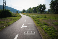 Zväčšiť fotografiu - Po novej cyklotrase sa za prvý mesiac previezlo viac ako 40 tisíc cyklistov - TSK_otvorenie cyklotrasy TN-Nemšová (2 of 127)