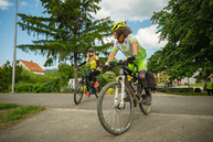 Zväčšiť fotografiu - Po novej cyklotrase sa za prvý mesiac previezlo viac ako 40 tisíc cyklistov - TSK_otvorenie cyklotrasy TN-Nemšová (57 of 127)