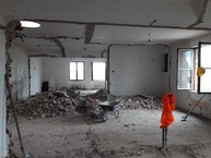 Práce na administratívnej budove trenčianskeho hradu, známej ako skleník, napredujú - 39986165_946127202241185_1522266401182580736_n