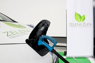 Zväčšiť fotografiu - Prvé kolo stretnutí strategicko-plánovacích regiónov uzavreli diskusie na hornej nitre - 20170802_PB_rychlonabijacka_elektromobil_008r