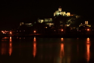 Zväčšiť fotografiu - Trenčiansky hrad sa ponorí do tmy na podporu planéty - 