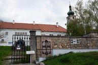 Zväčšiť fotografiu - Unikátnu historickú pamiatku pod legendami opradeným hradom kompletne zrekonštruujú - 20220425_CACHTICE_Draskovicov_kastiel_001w