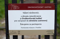 Zväčšiť fotografiu - Unikátnu historickú pamiatku pod legendami opradeným hradom kompletne zrekonštruujú - 20220425_CACHTICE_Draskovicov_kastiel_002w