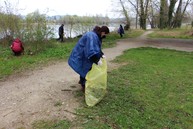 Zväčšiť fotografiu - V rámci dňa zeme pomohli prírode - IMG_0128