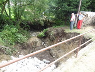 Zástupcovia trenčianskej župy na obhliadke škôd po povodniach v okolí bánoviec nad bebravou - 01_resize
