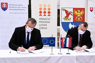 Zväčšiť fotografiu - Zmluva na národný projekt pre hornú nitru podpísaná! - 20201110_PD_TK_027w