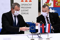 Zväčšiť fotografiu - Zmluva na národný projekt pre hornú nitru podpísaná! - 20201110_PD_TK_029w