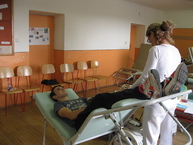 34 študentov spojenej školy v novákoch sa zapojilo do študentskej kvapky krvi - odber krvi 1