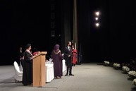 Zväčšiť fotografiu - Absolventi trenčianskej univerzity si prevzali diplomy