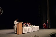 Zväčšiť fotografiu - Absolventi trenčianskej univerzity si prevzali diplomy