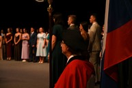 Zväčšiť fotografiu - Absolventi trenčianskej univerzity si prevzali diplomy