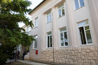 Zväčšiť fotografiu - Bánovské gymnázium s odvhlčeným átriom - 20210908_TSK__043w