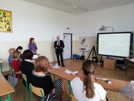 Bánovské gymnázium sa zapojilo do nového projektu, ktorý pomáha rozvíjať komunikačné schopnosti - pedagogovia_ucastnici_projektu