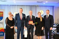 Zväčšiť fotografiu - Bez učiteľov by školy boli len prázdnymi budovami