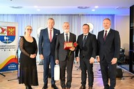 Zväčšiť fotografiu - Bez učiteľov by školy boli len prázdnymi budovami