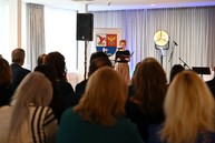 Zväčšiť fotografiu - Bez učiteľov by školy boli len prázdnymi budovami